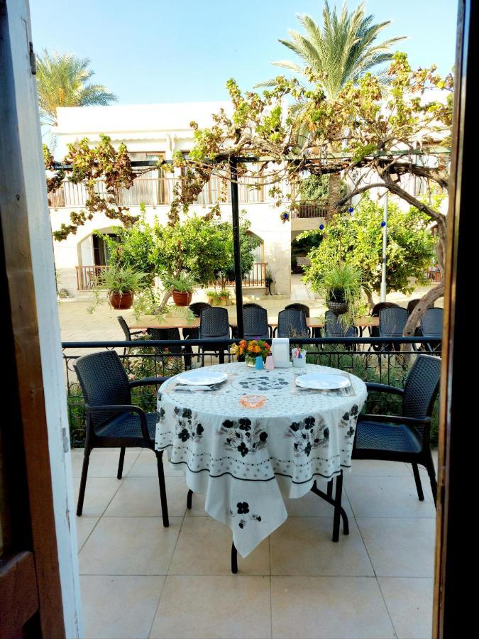 Golden Palms Guest House&Cafe Famagouste Extérieur photo