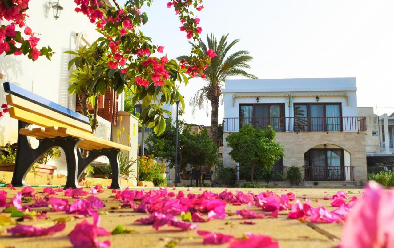 Golden Palms Guest House&Cafe Famagouste Extérieur photo